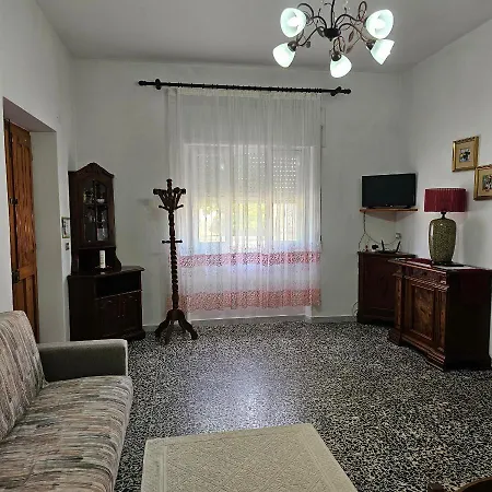 公寓 A Con Giardino Privato E Posto Auto *