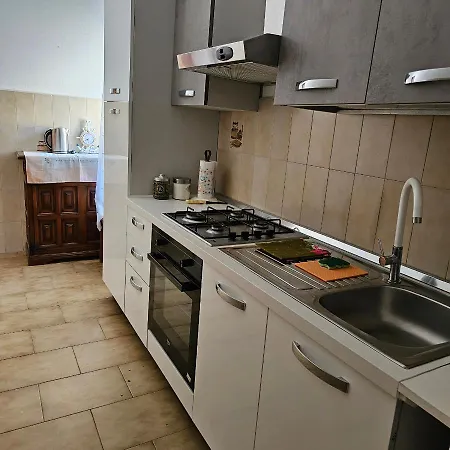 公寓 A Con Giardino Privato E Posto Auto *